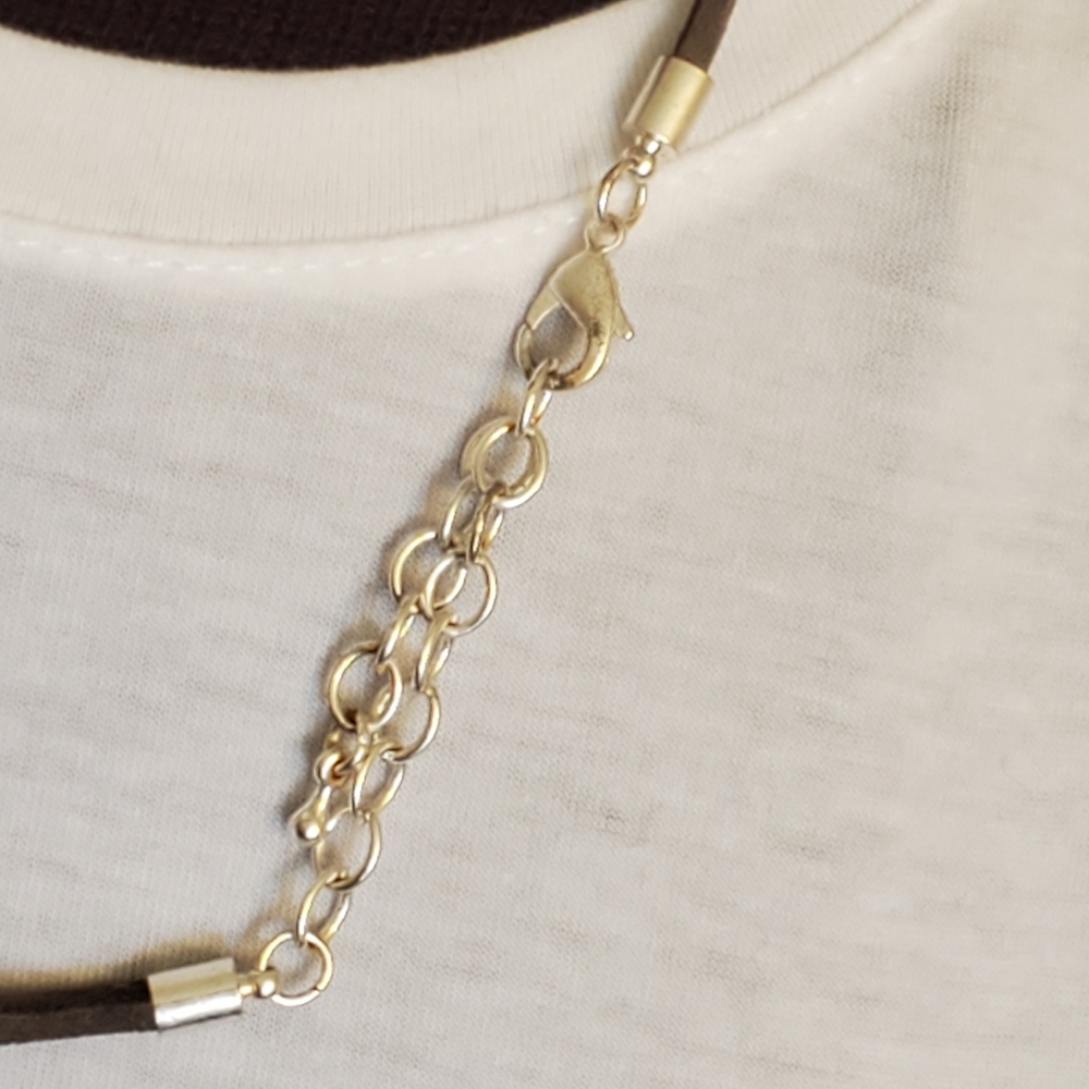 Silvertone, mother of pearl tassle gray necklace - Picture 8 of 11